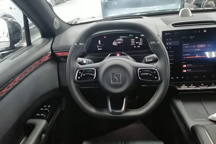 Used Zeekr 7X 2025 100 kWh Long-Range Rear-Wheel Drive with Intelligent Driving Features Steering Wheel