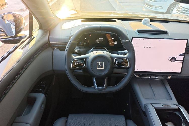 Used Zeekr 7X 2025 75 kWh Rear-Wheel Drive Intelligent Driving Version Steering Wheel