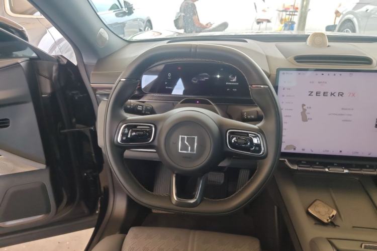 Used Zeekr 7X 2025 75 kWh Rear-Wheel Drive Intelligent Driving Version Steering Wheel