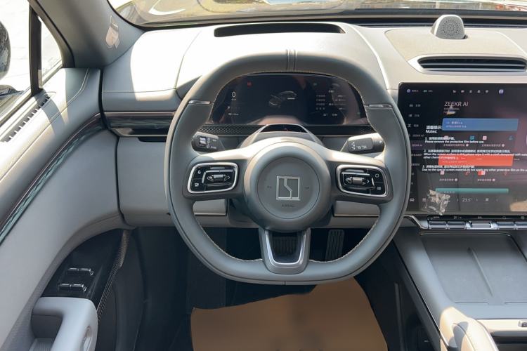 Used Zeekr 7X 2025 100 kWh Long-Range Rear-Wheel Drive with Intelligent Driving Features Steering Wheel
