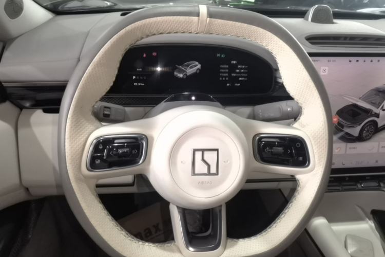 Used Zeekr 7X 2025 100 kWh Long-Range Rear-Wheel Drive with Intelligent Driving Features Steering Wheel