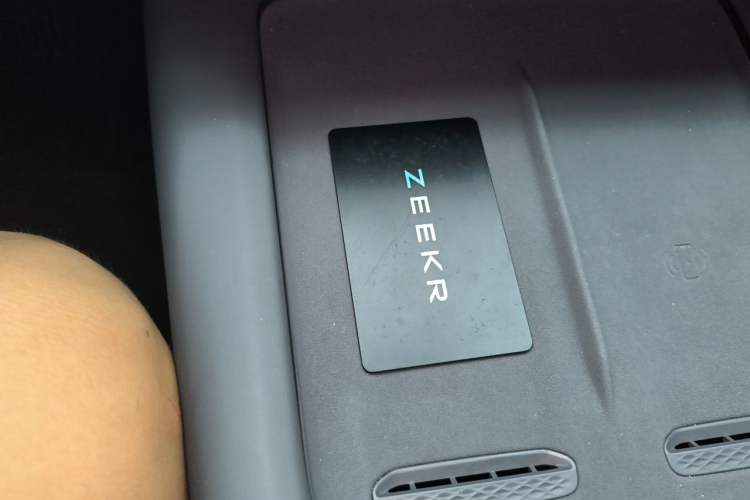 Used Zeekr 7X 2025 75 kWh Rear-Wheel Drive Intelligent Driving Version Vehicle Key