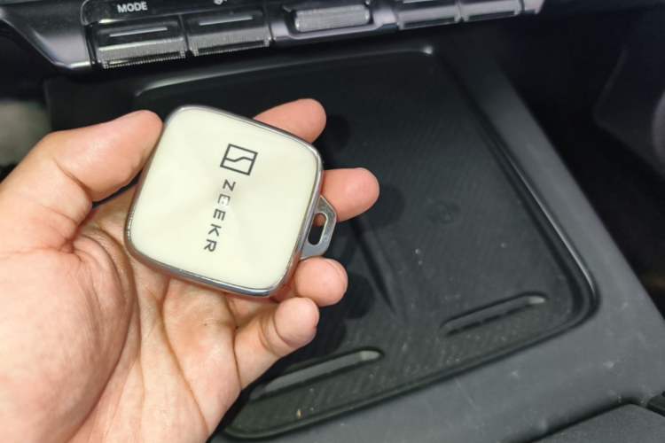 Used Zeekr 7X 2025 100kWh Long-Range All-Wheel Drive Intelligent Driving Version Vehicle Key
