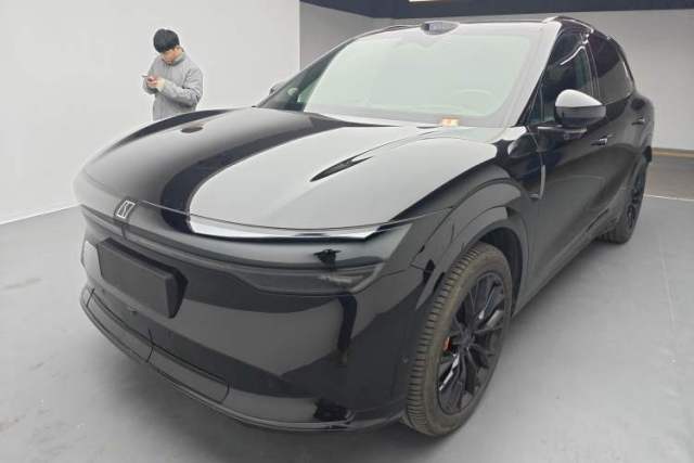 Used Zeekr 7X 2025 100 kWh Long-Range Rear-Wheel Drive with Intelligent Driving Features