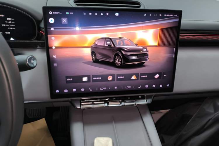 Used Zeekr 7X 2025 75 kWh Rear-Wheel Drive Intelligent Driving Version Audio And AC Panel
