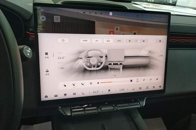 Used Zeekr 7X 2025 75 kWh Rear-Wheel Drive Intelligent Driving Version Audio And AC Panel