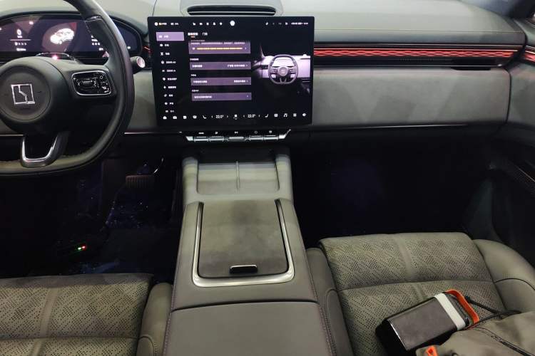 Used Zeekr 7X 2025 75 kWh Rear-Wheel Drive Intelligent Driving Version Audio And AC Panel