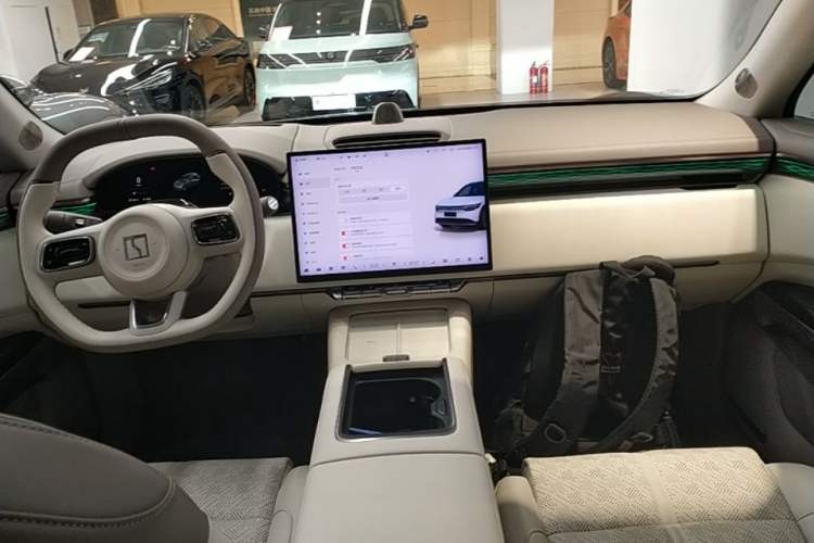 Used Zeekr 7X 2025 100kWh Long-Range All-Wheel Drive Intelligent Driving Version Center Console