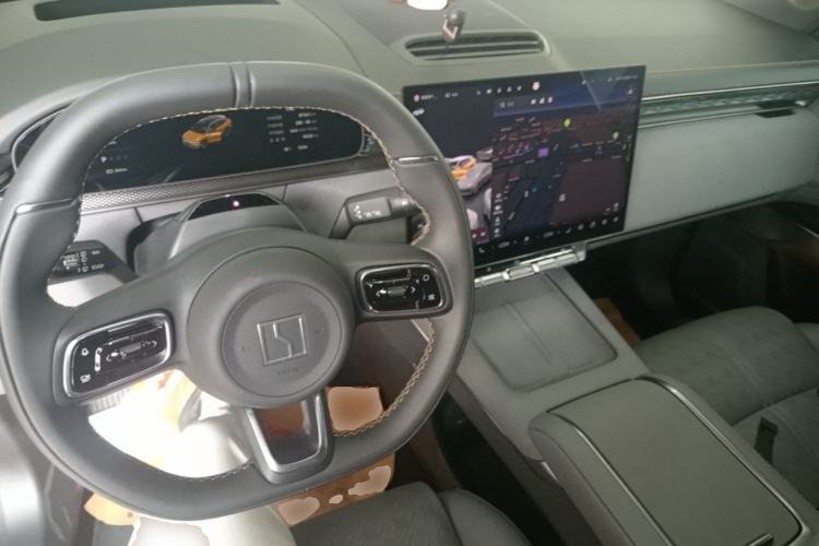 Used Zeekr 7X 2025 100 kWh Long-Range Rear-Wheel Drive with Intelligent Driving Features Center Console