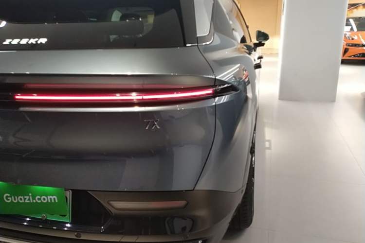 Used Zeekr 7X 2025 100kWh Long-Range All-Wheel Drive Intelligent Driving Version Exterior 3
