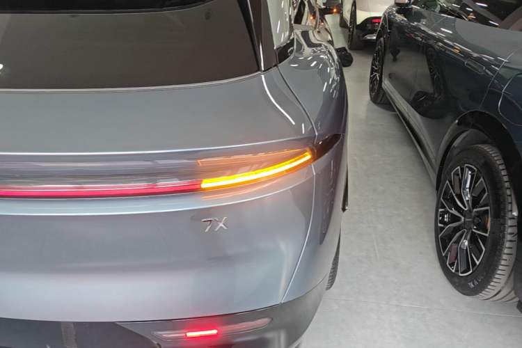 Used Zeekr 7X 2025 75 kWh Rear-Wheel Drive Intelligent Driving Version Exterior 3