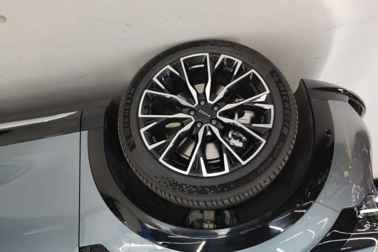 Used Zeekr 7X 2025 100 kWh Long-Range Rear-Wheel Drive with Intelligent Driving Features Exterior 4