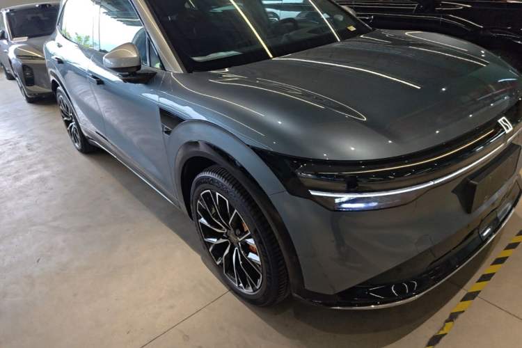 Used Zeekr 7X 2025 100 kWh Long-Range Rear-Wheel Drive with Intelligent Driving Features Front Right 45 Deg