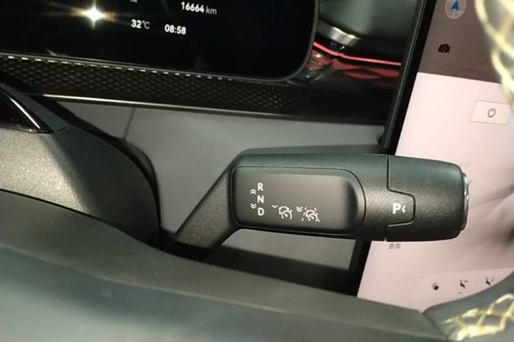 Used Zeekr 7X 2025 75 kWh Rear-Wheel Drive Intelligent Driving Version Gear Lever