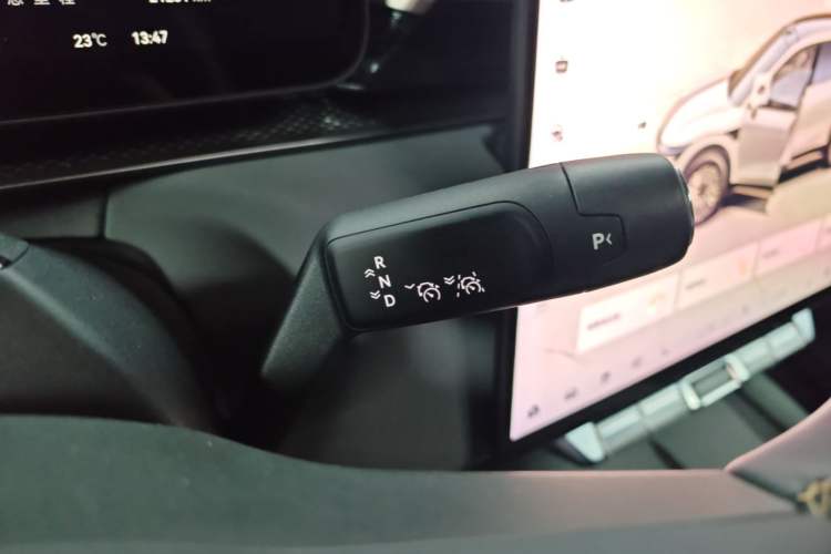 Used Zeekr 7X 2025 100 kWh Long-Range Rear-Wheel Drive with Intelligent Driving Features Gear Lever