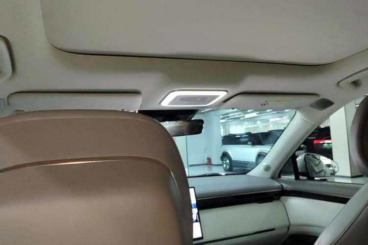 Used Zeekr 7X 2025 100kWh Long-Range All-Wheel Drive Intelligent Driving Version Headliner