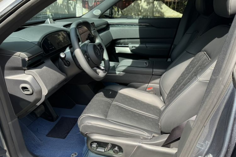 Used Zeekr 7X 2025 100kWh Long-Range All-Wheel Drive Intelligent Driving Version Interior 2