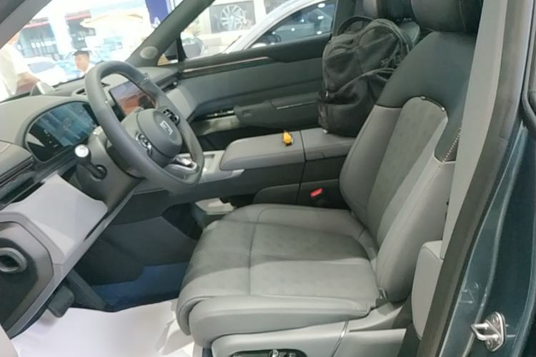 Used Zeekr 7X 2025 100 kWh Long-Range Rear-Wheel Drive with Intelligent Driving Features Left Front Seat