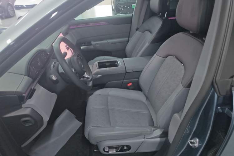 Used Zeekr 7X 2025 100 kWh Long-Range Rear-Wheel Drive with Intelligent Driving Features Left Front Seat
