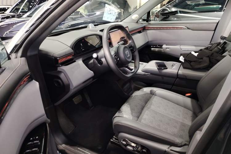 Used Zeekr 7X 2025 100 kWh Long-Range Rear-Wheel Drive with Intelligent Driving Features Left Front Seat