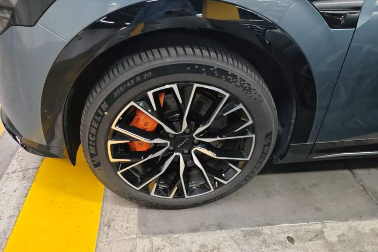 Used Zeekr 7X 2025 100 kWh Long-Range Rear-Wheel Drive with Intelligent Driving Features Left Front Wheel Hub