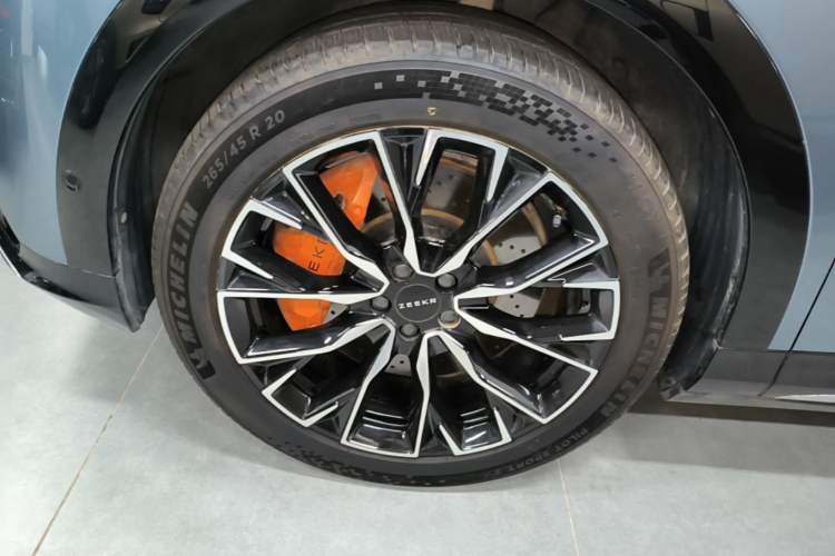 Used Zeekr 7X 2025 75 kWh Rear-Wheel Drive Intelligent Driving Version Left Front Wheel Hub