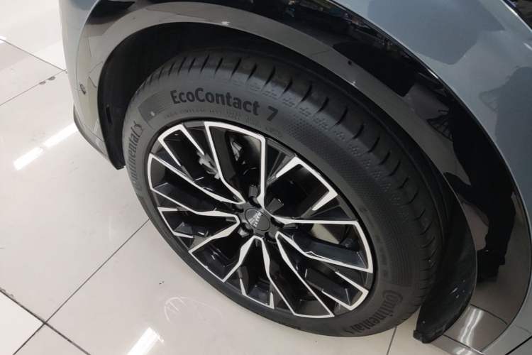 Used Zeekr 7X 2025 100 kWh Long-Range Rear-Wheel Drive with Intelligent Driving Features Left Front Wheel Hub
