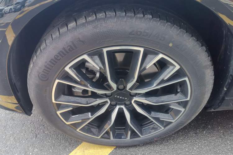 Used Zeekr 7X 2025 75 kWh Rear-Wheel Drive Intelligent Driving Version Left Front Wheel Hub
