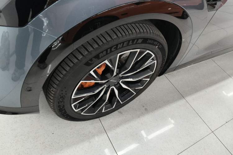 Used Zeekr 7X 2025 100 kWh Long-Range Rear-Wheel Drive with Intelligent Driving Features Left Front Wheel Hub
