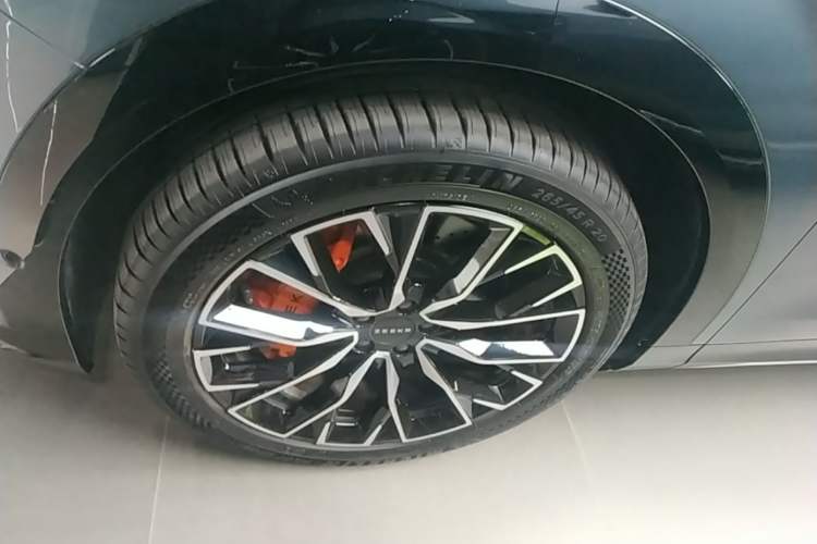 Used Zeekr 7X 2025 100 kWh Long-Range Rear-Wheel Drive with Intelligent Driving Features Left Front Wheel Hub