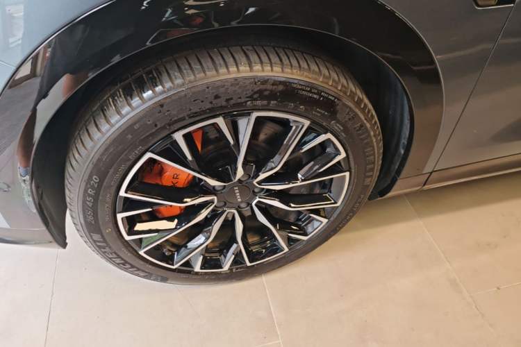 Used Zeekr 7X 2025 75 kWh Rear-Wheel Drive Intelligent Driving Version Left Front Wheel Hub