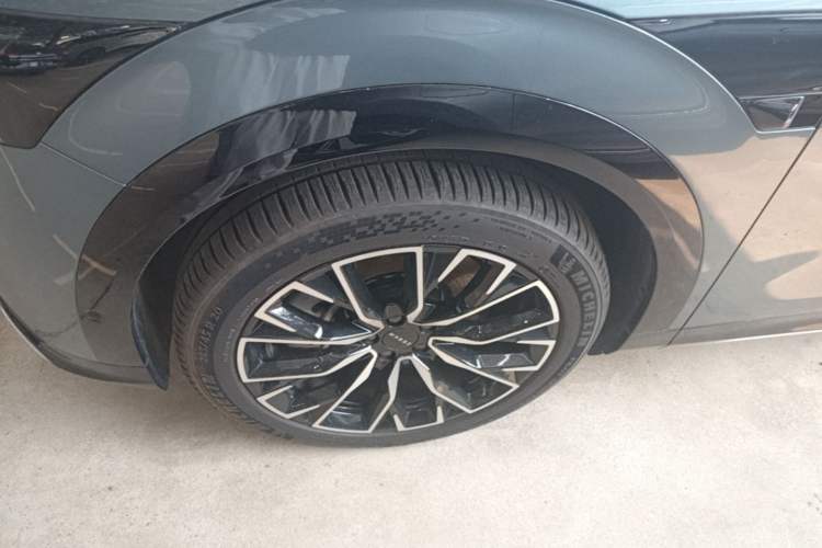 Used Zeekr 7X 2025 100 kWh Long-Range Rear-Wheel Drive with Intelligent Driving Features Left Front Wheel Hub