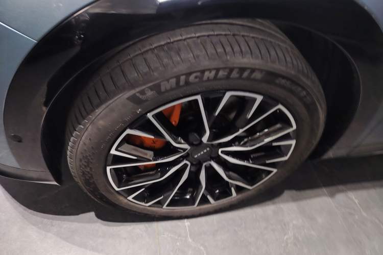Used Zeekr 7X 2025 100 kWh Long-Range Rear-Wheel Drive with Intelligent Driving Features Left Front Wheel Hub