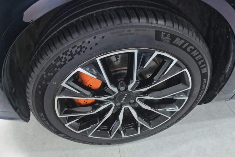 Used Zeekr 7X 2025 75 kWh Rear-Wheel Drive Intelligent Driving Version Left Front Wheel Hub