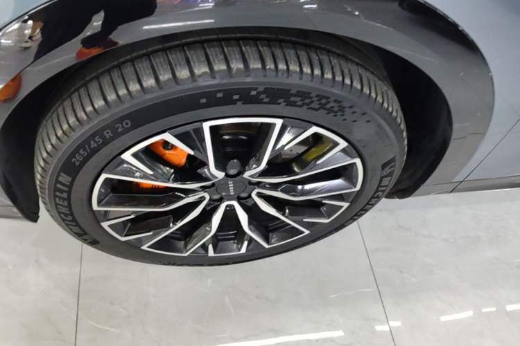 Used Zeekr 7X 2025 100kWh Long-Range All-Wheel Drive Intelligent Driving Version Left Front Wheel Hub
