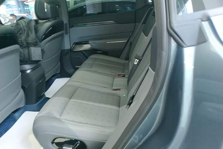 Used Zeekr 7X 2025 100 kWh Long-Range Rear-Wheel Drive with Intelligent Driving Features Left Rear Seat