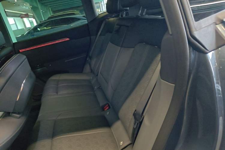 Used Zeekr 7X 2025 100 kWh Long-Range Rear-Wheel Drive with Intelligent Driving Features Left Rear Seat
