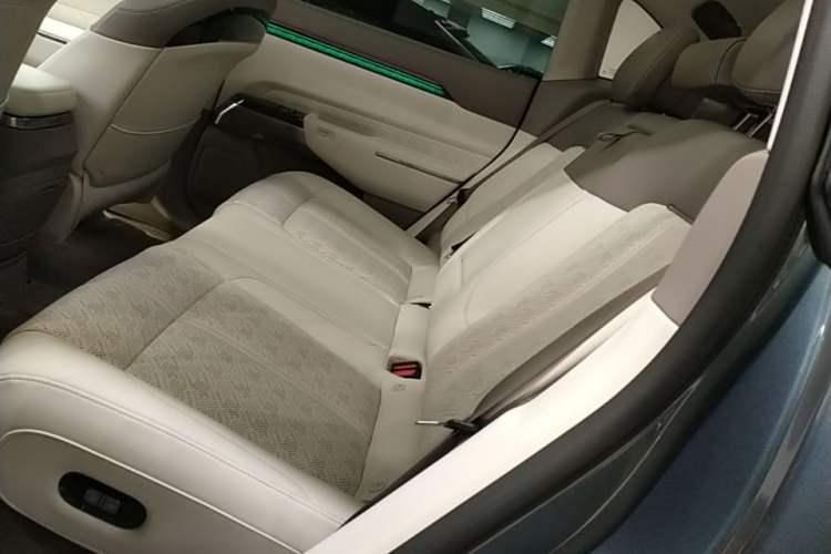 Used Zeekr 7X 2025 100kWh Long-Range All-Wheel Drive Intelligent Driving Version Left Rear Seat