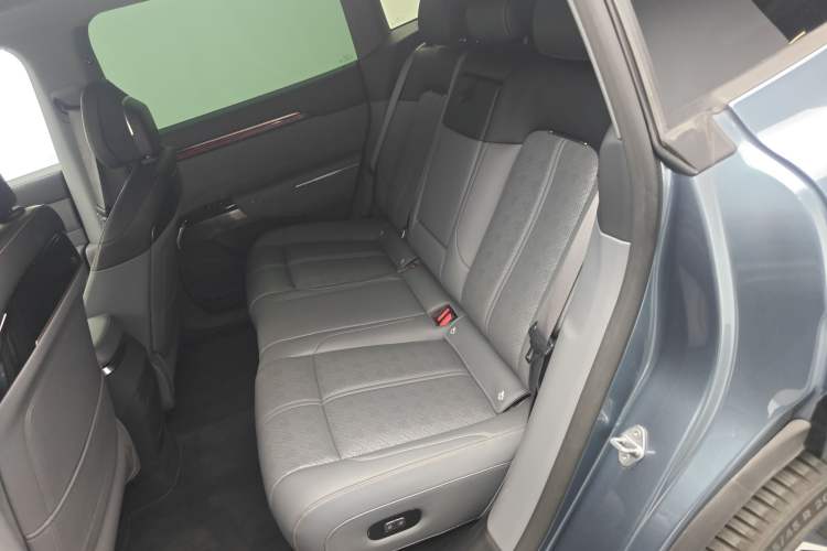Used Zeekr 7X 2025 100 kWh Long-Range Rear-Wheel Drive with Intelligent Driving Features Left Rear Seat