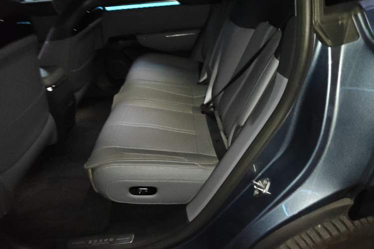 Used Zeekr 7X 2025 75 kWh Rear-Wheel Drive Intelligent Driving Version Left Rear Seat