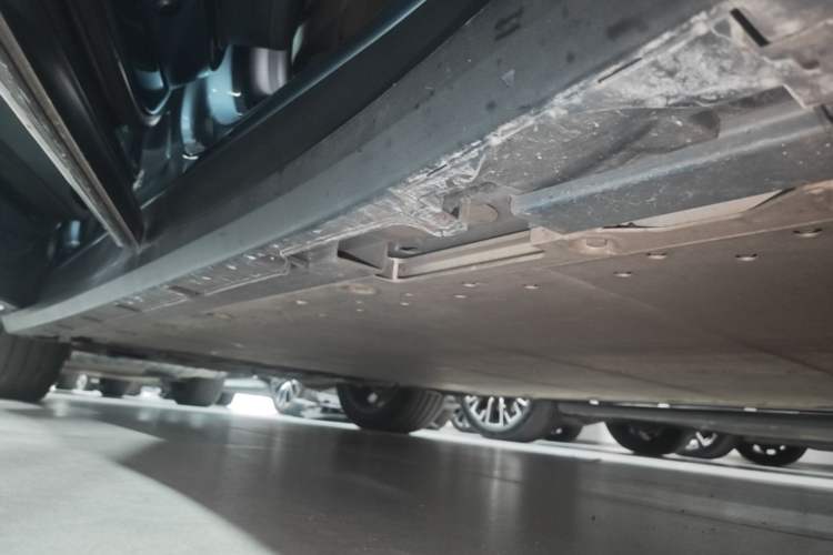 Used Zeekr 7X 2025 75 kWh Rear-Wheel Drive Intelligent Driving Version Left Side Sill