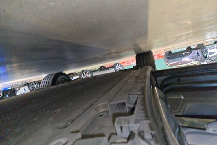 Used Zeekr 7X 2025 100 kWh Long-Range Rear-Wheel Drive with Intelligent Driving Features Left Side Sill