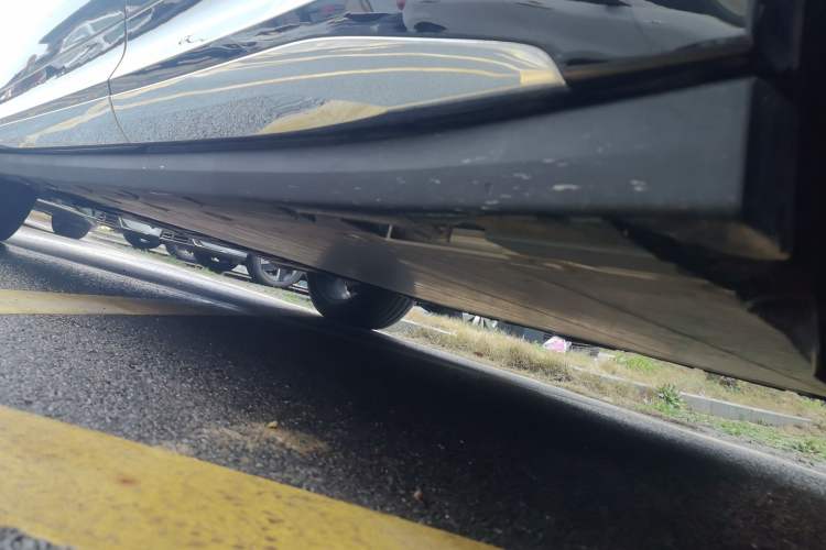 Used Zeekr 7X 2025 75 kWh Rear-Wheel Drive Intelligent Driving Version Left Side Sill