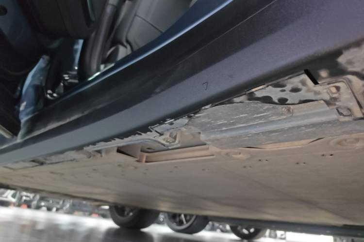 Used Zeekr 7X 2025 75 kWh Rear-Wheel Drive Intelligent Driving Version Left Side Sill