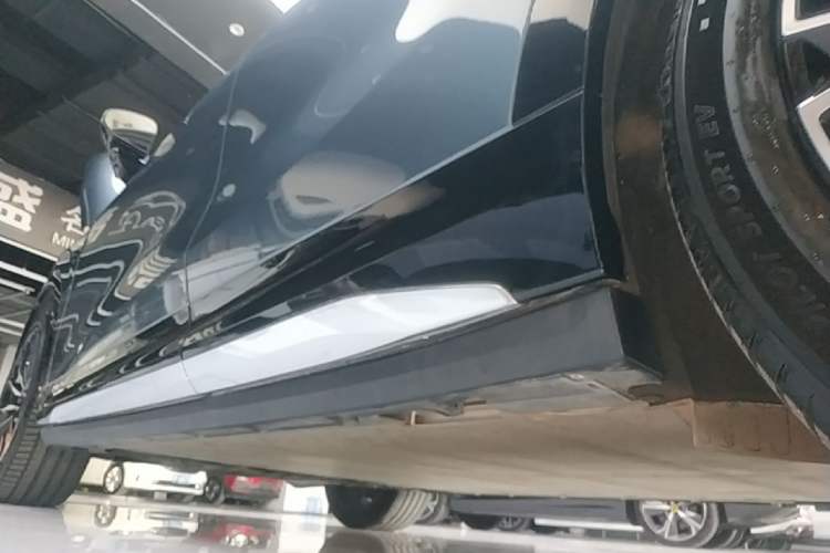 Used Zeekr 7X 2025 75 kWh Rear-Wheel Drive Intelligent Driving Version Left Side Sill
