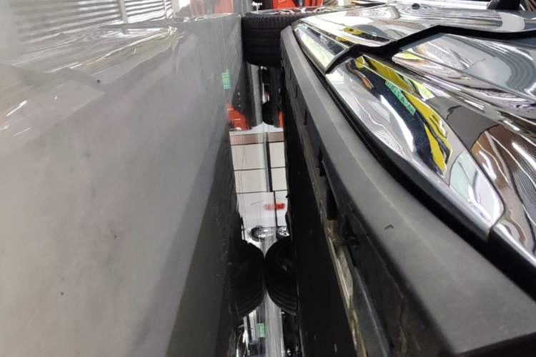 Used Zeekr 7X 2025 100kWh Long-Range All-Wheel Drive Intelligent Driving Version Left Side Sill