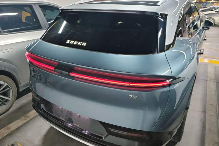 Used Zeekr 7X 2025 100 kWh Long-Range Rear-Wheel Drive with Intelligent Driving Features Rear