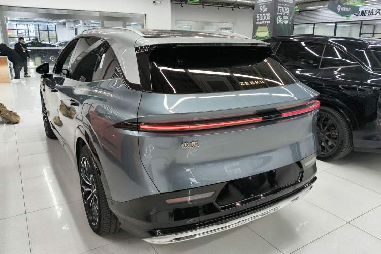 Used Zeekr 7X 2025 100 kWh Long-Range Rear-Wheel Drive with Intelligent Driving Features Rear Left 45 Deg