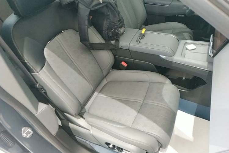 Used Zeekr 7X 2025 100 kWh Long-Range Rear-Wheel Drive with Intelligent Driving Features Right Front Seat