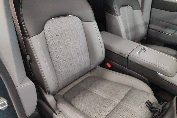 Used Zeekr 7X 2025 100 kWh Long-Range Rear-Wheel Drive with Intelligent Driving Features Right Front Seat